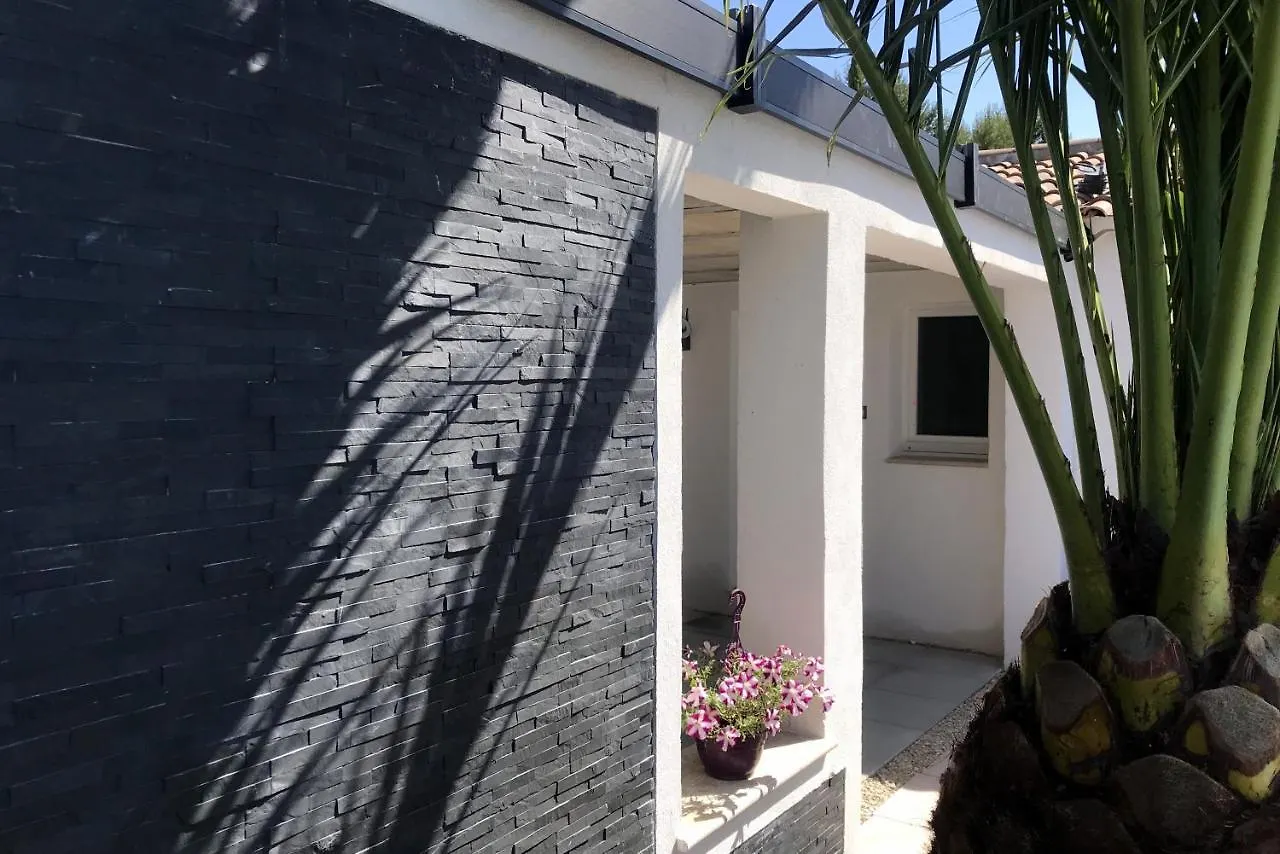 Guest house Studio Piscine Pa Ni Pwoblem Vitrolles